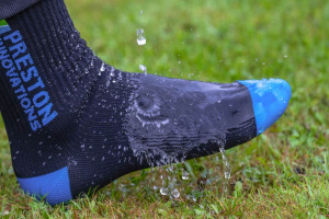 P0200553-54 Waterproof Socks_ls_01.jpg